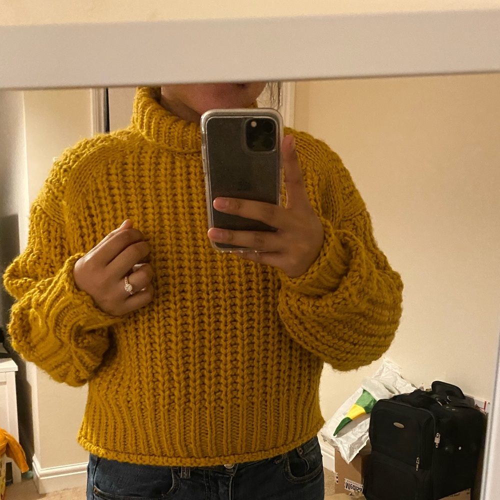 H&M TURTLE NECK SWEATER